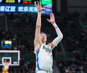 开云赛事中心-14罚5中！媒体人：周琦罚球容易被针对 姚明大郅巴特尔罚球都不错